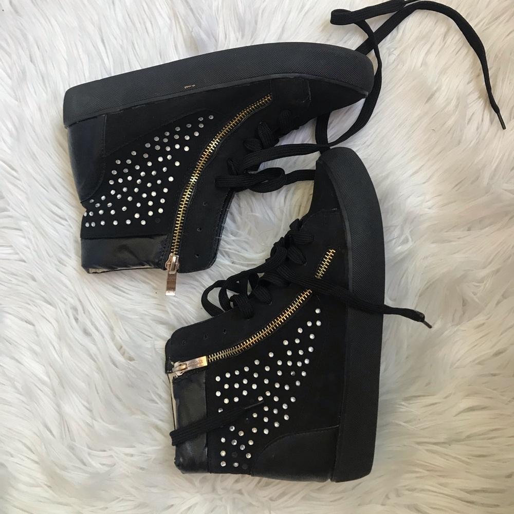 High top shoes! 💕